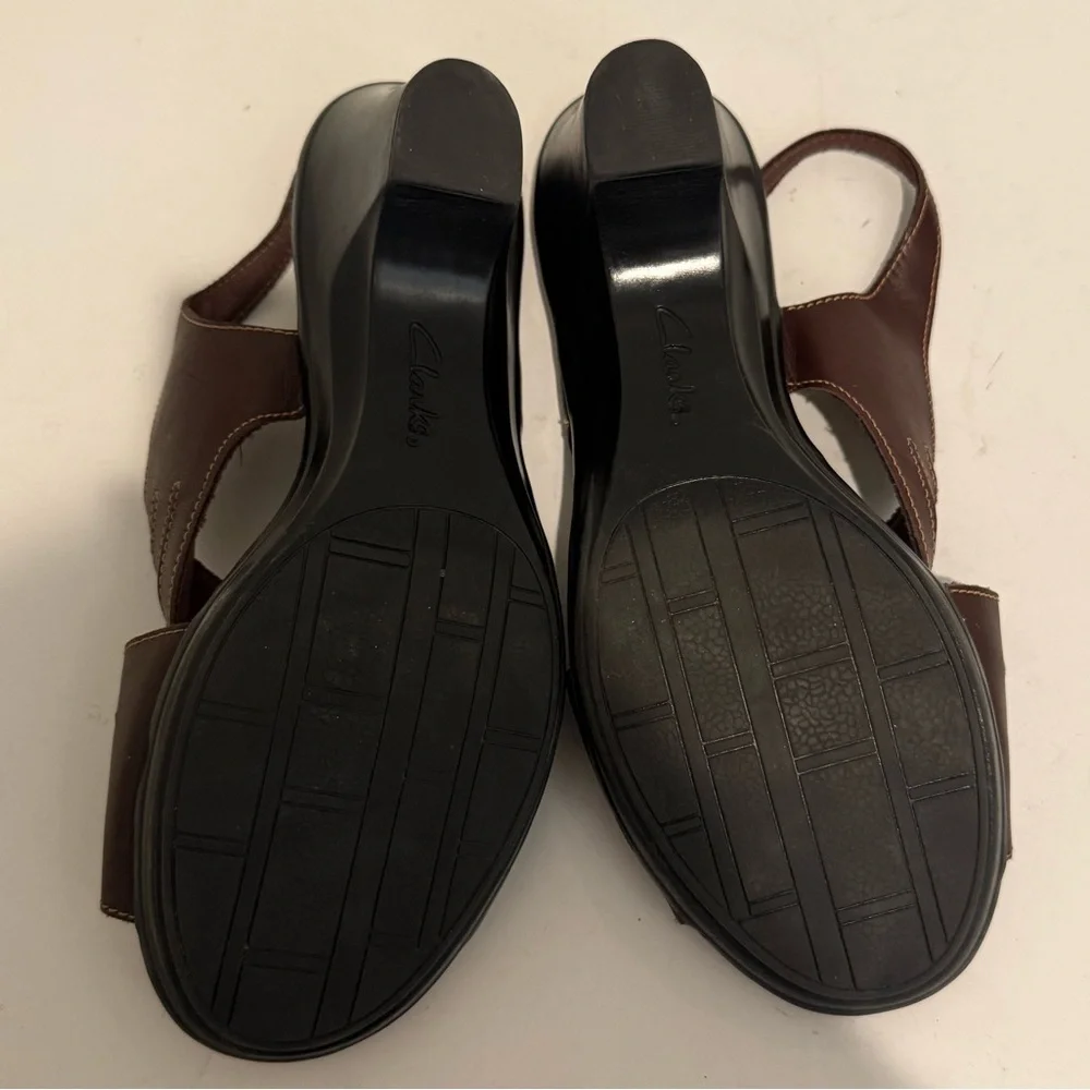 CLARKS Slingback Criss Cross Strap Dress Sandals Brown Leather Peep Toe Size 10